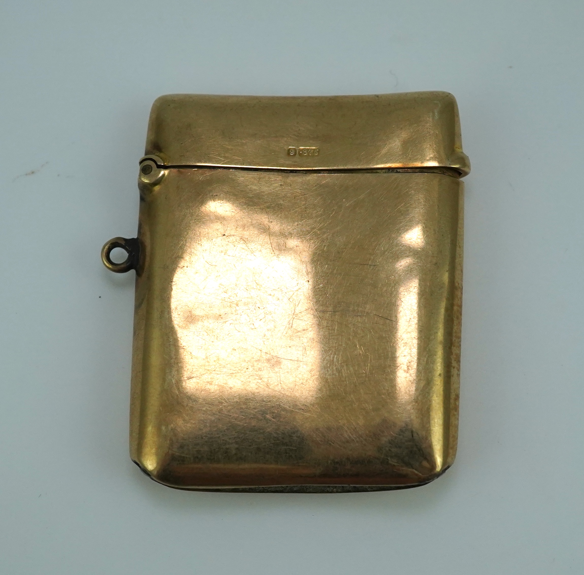 An Edwardian 9ct gold vesta case, circa 1909